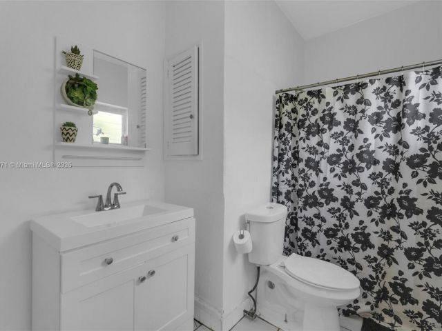 Home for sale at 1371 NW 198th St - photo 6002155