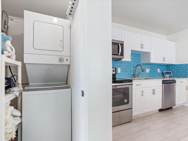 Home for rent at 543 NE 3rd Avenue - photo 6013963