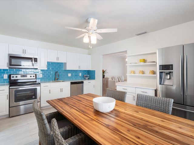 Home for rent at 543 NE 3rd Avenue - photo 6013964