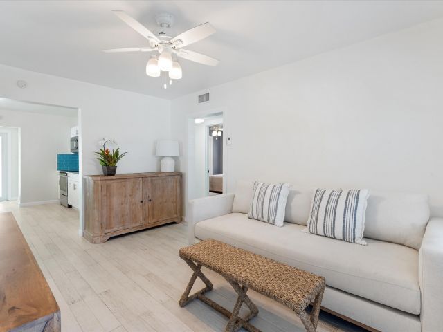 Home for rent at 543 NE 3rd Avenue - photo 6013969