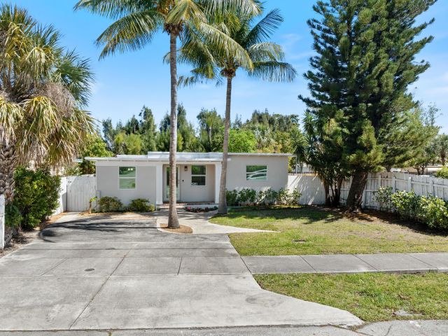 Home for rent at 543 NE 3rd Avenue - photo 6013972