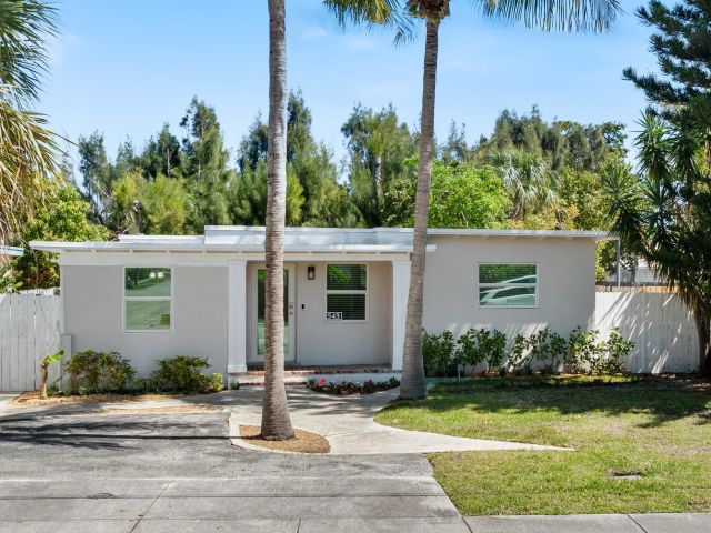 Home for rent at 543 NE 3rd Avenue - photo 6013973