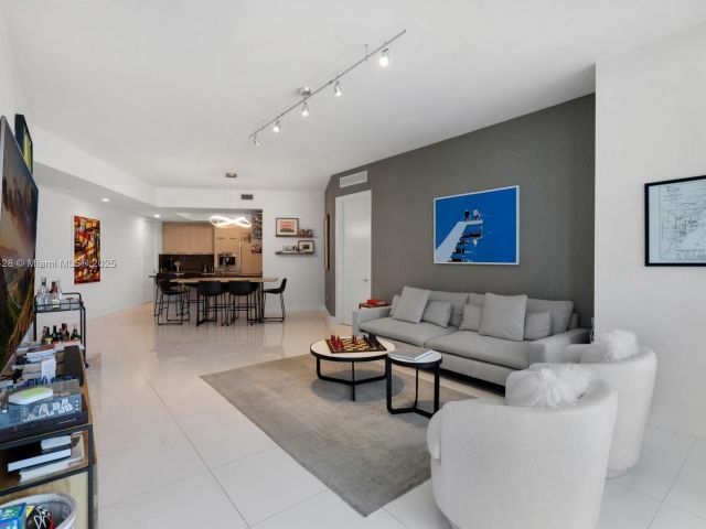 Apartment for sale  Unit #1207 - photo 6022950