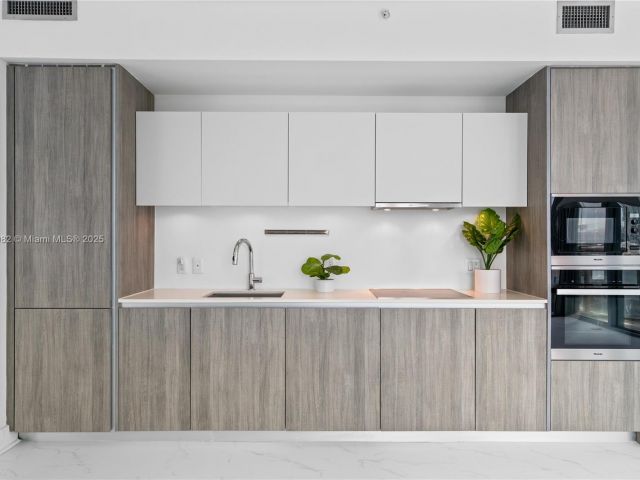 Apartment for sale  Unit #1409 - photo 6007884