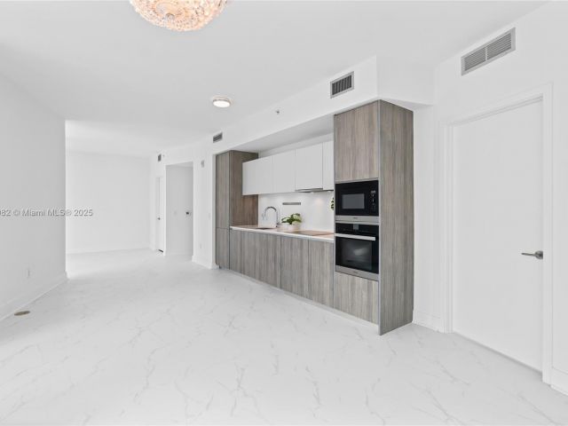 Apartment for sale  Unit #1409 - photo 6007885