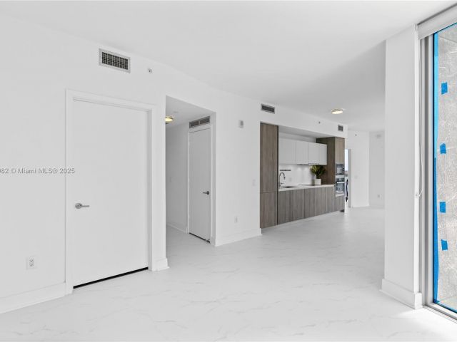 Apartment for sale  Unit #1409 - photo 6007893