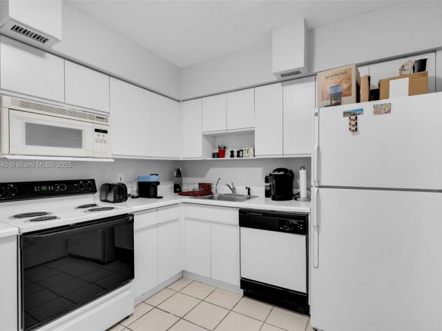 Apartment for sale  Unit #4A - photo 6006022