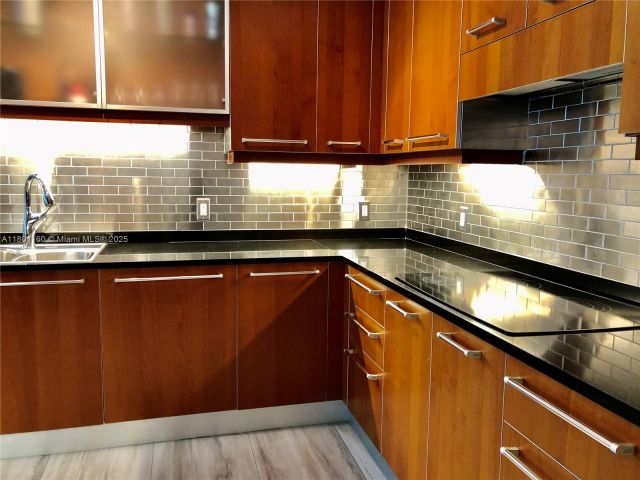 Apartment for sale  Unit #801 - photo 6007300