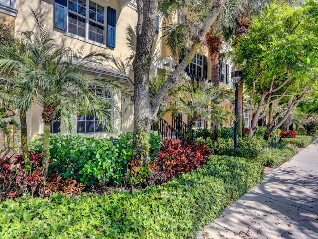 Home for rent at 343 Flamingo Drive - photo 6007642