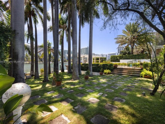 Home for sale at 5215 Pine Tree Dr - photo 6005332