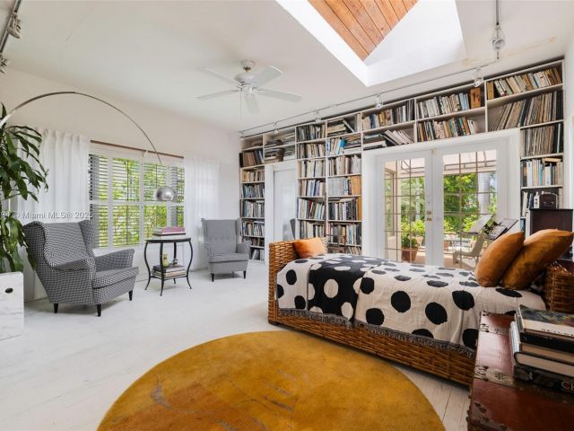 Home for sale at 5215 Pine Tree Dr - photo 6005334