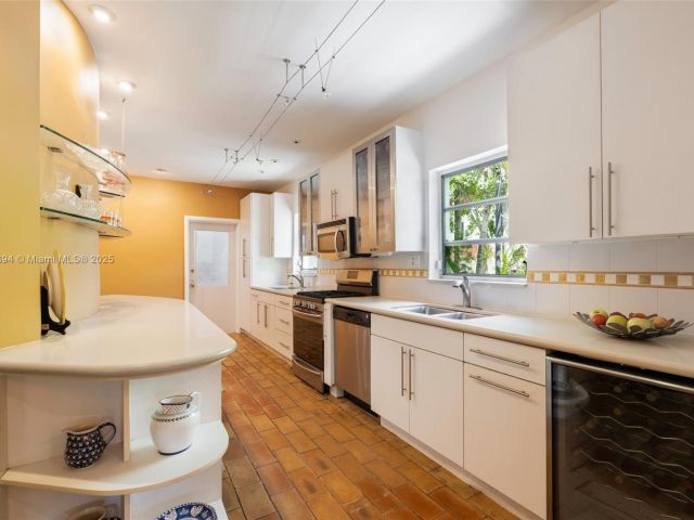 Home for sale at 5215 Pine Tree Dr - photo 6005335