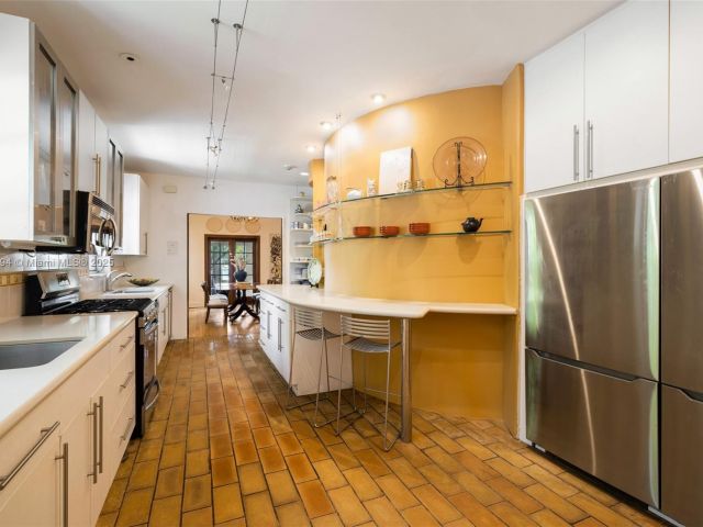 Home for sale at 5215 Pine Tree Dr - photo 6005336