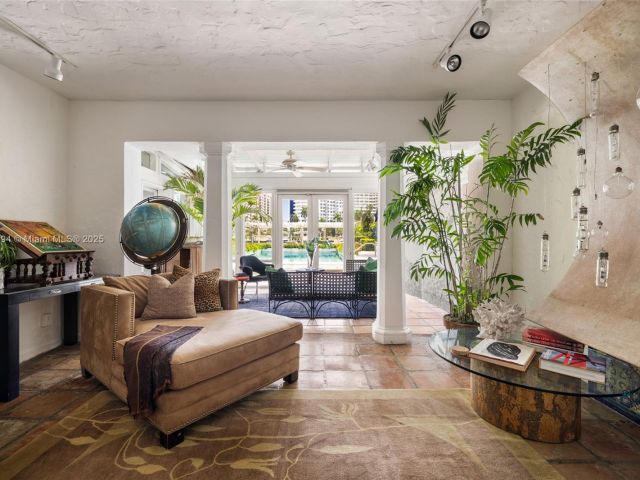 Home for sale at 5215 Pine Tree Dr - photo 6005338