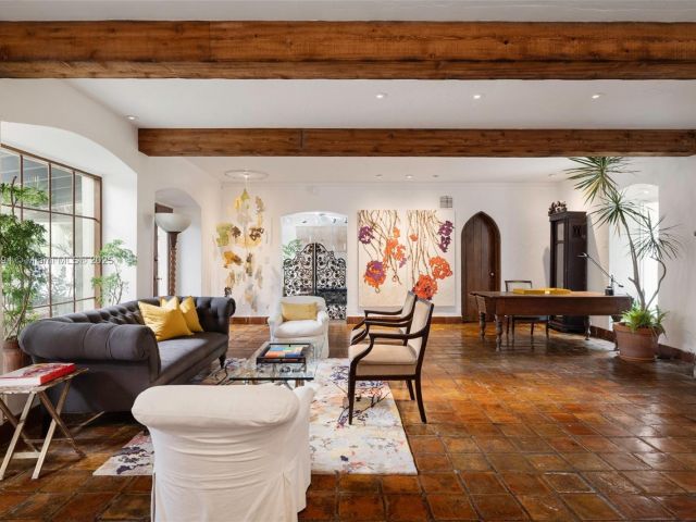 Home for sale at 5215 Pine Tree Dr - photo 6005340