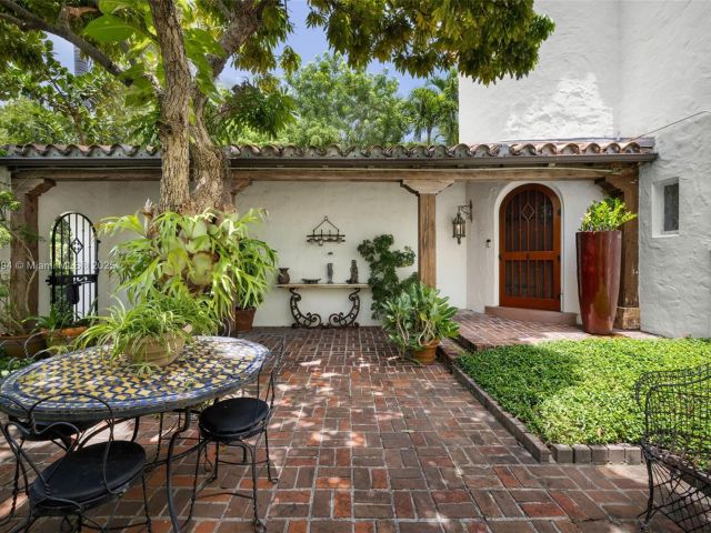 Home for sale at 5215 Pine Tree Dr - photo 6005343