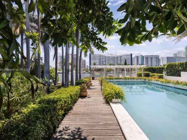 Home for sale at 5215 Pine Tree Dr - photo 6005345