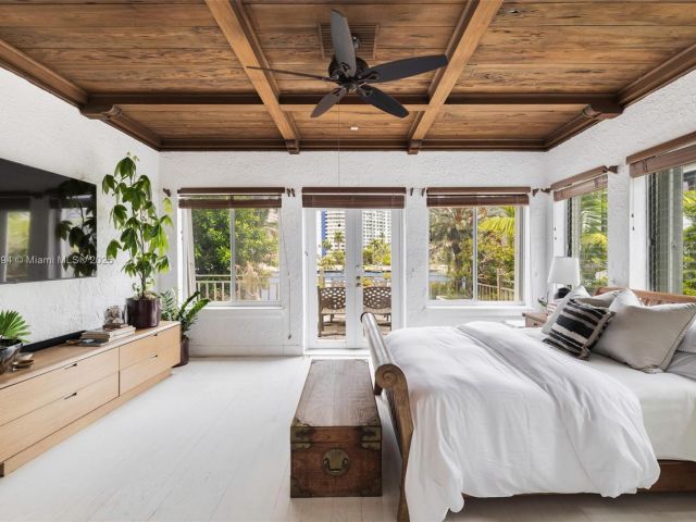 Home for sale at 5215 Pine Tree Dr - photo 6005347