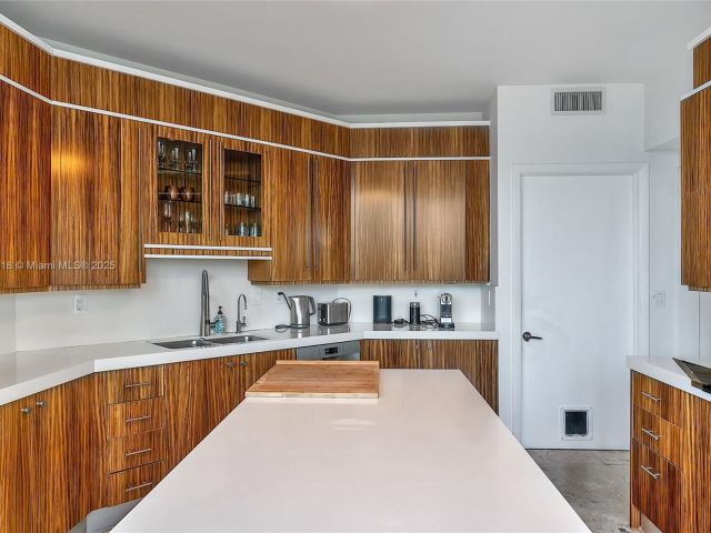 Apartment for rent  Unit #403 - photo 6038635