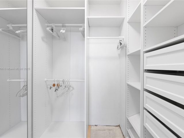 Apartment for sale  Unit #1708 - photo 6008357