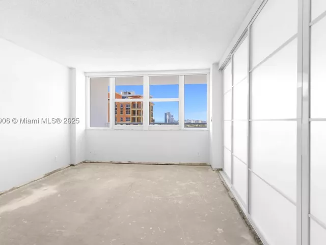 2-bedroom condo for sale in Hallandale Beach - 2030 S Ocean Dr 1708 - MondialRealty