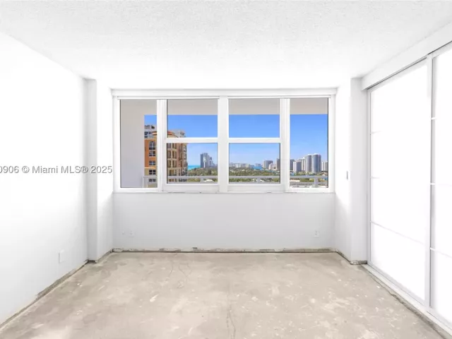 2-bedroom condo for sale in Hallandale Beach - 2030 S Ocean Dr 1708 - MondialRealty
