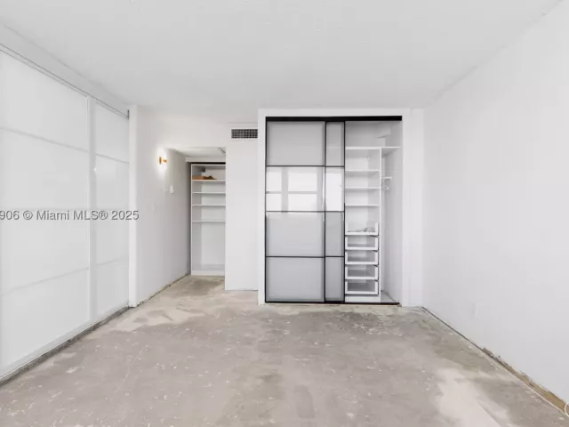 2-bedroom condo for sale in Hallandale Beach - 2030 S Ocean Dr 1708 - MondialRealty