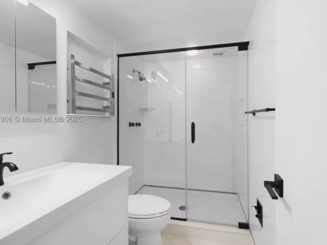 2-bedroom condo for sale in Hallandale Beach - 2030 S Ocean Dr 1708 - MondialRealty