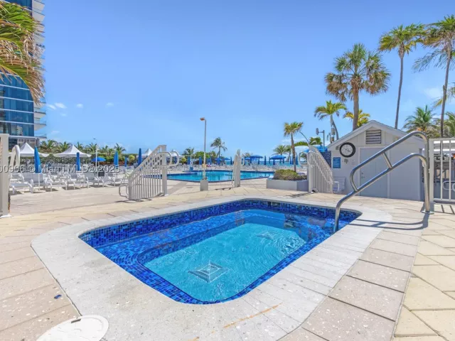 2-bedroom condo for sale in Hallandale Beach - 2030 S Ocean Dr 1708 - MondialRealty