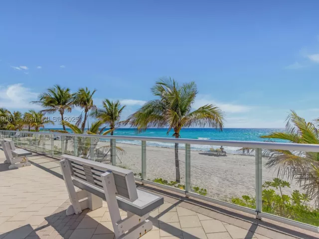 2-bedroom condo for sale in Hallandale Beach - 2030 S Ocean Dr 1708 - MondialRealty