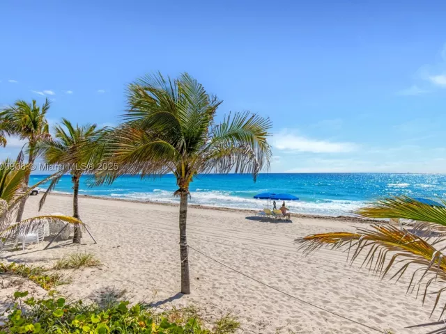 2-bedroom condo for sale in Hallandale Beach - 2030 S Ocean Dr 1708 - MondialRealty