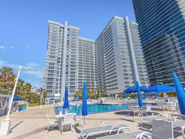 2-bedroom condo for sale in Hallandale Beach - 2030 S Ocean Dr 1708 - MondialRealty
