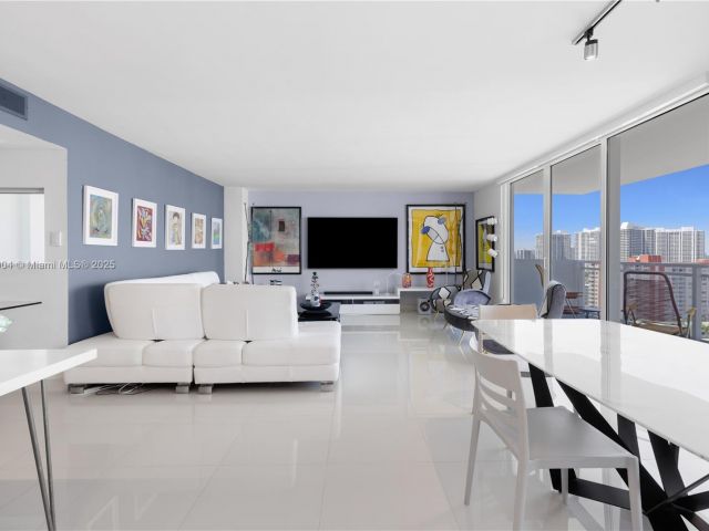 Apartment for sale  Unit #1707 - photo 6008375