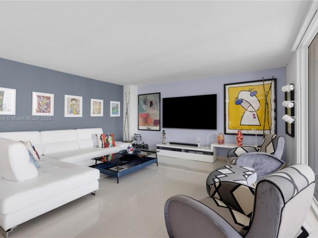 Apartment for sale  Unit #1707 - photo 6008376