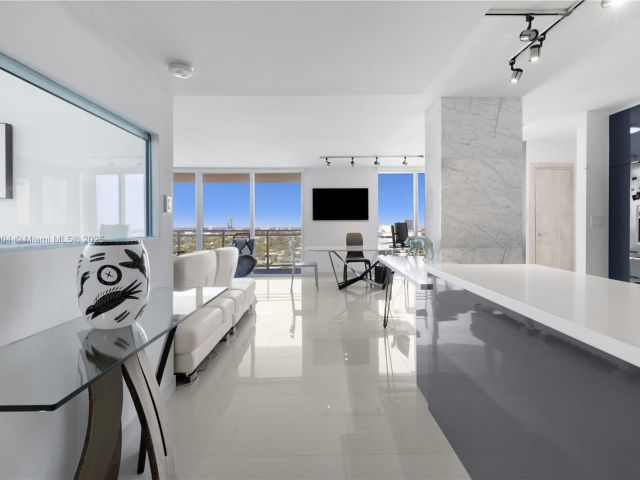 Apartment for sale  Unit #1707 - photo 6008378