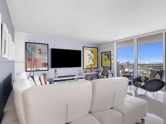 Apartment for sale  Unit #1707 - photo 6008381