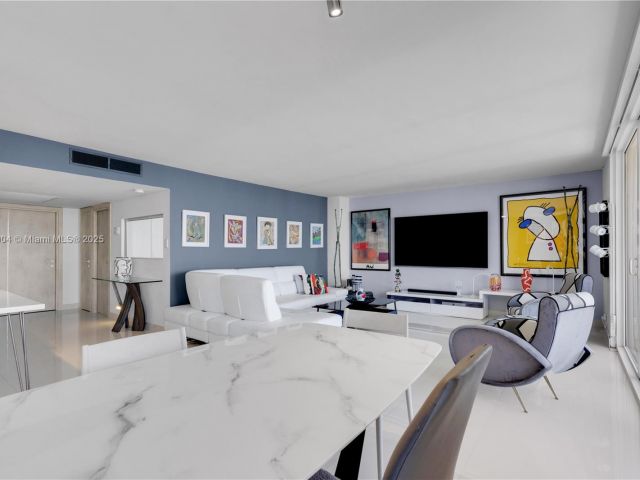 Apartment for sale  Unit #1707 - photo 6008382