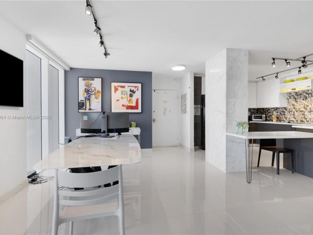 Apartment for sale  Unit #1707 - photo 6008383