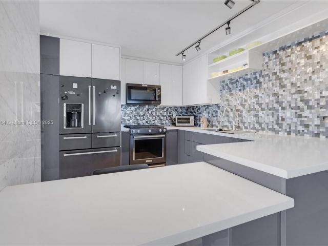 Apartment for sale  Unit #1707 - photo 6008384