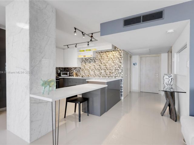 Apartment for sale  Unit #1707 - photo 6008385