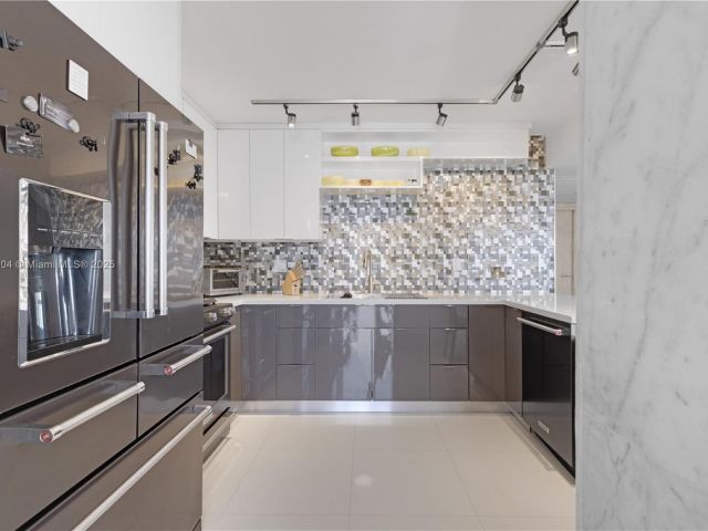 Apartment for sale  Unit #1707 - photo 6008387