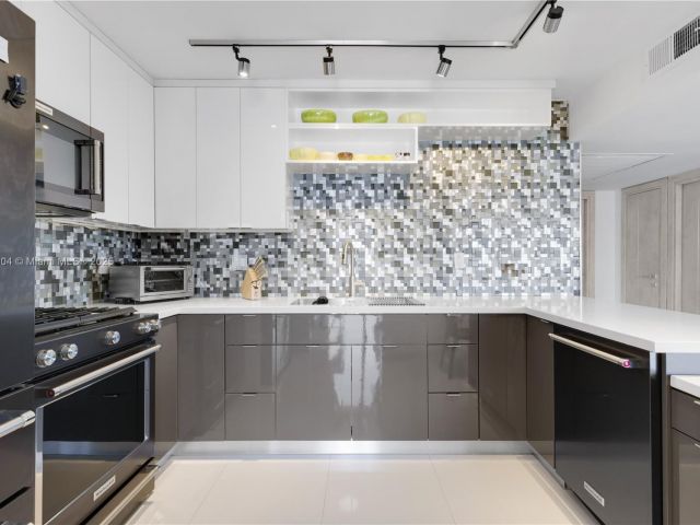 Apartment for sale  Unit #1707 - photo 6008388