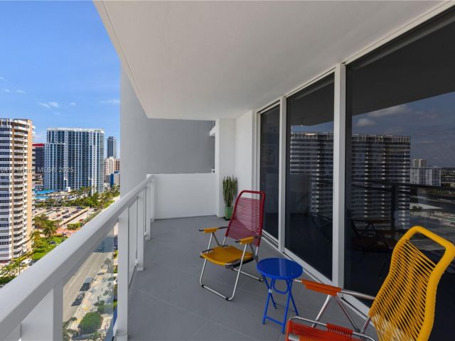 Apartment for sale  Unit #1707 - photo 6008391