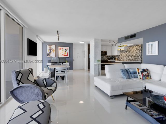 2-bedroom condo for sale in Hallandale Beach - 2030 S Ocean Dr 1707 - MondialRealty