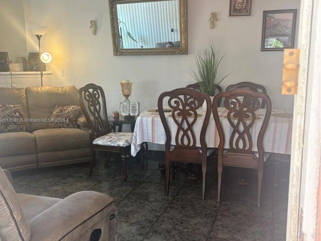 3-bedroom home for sale in Hollywood - 2530 Washington St - MondialRealty