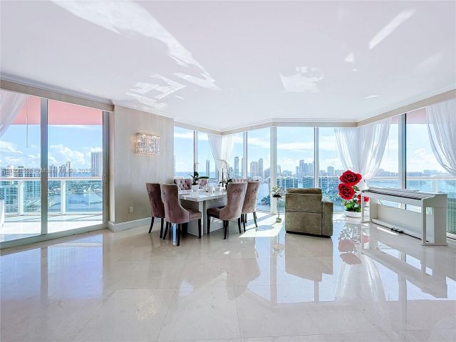 Apartment for sale  Unit #2813 - photo 6009073