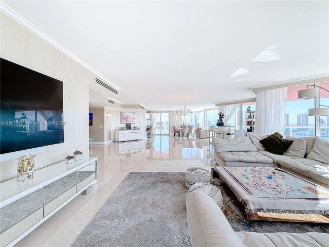 Apartment for sale  Unit #2813 - photo 6009075