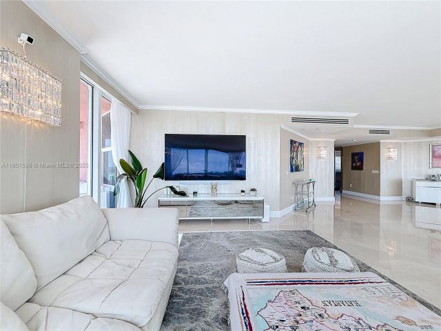 Apartment for sale  Unit #2813 - photo 6009076