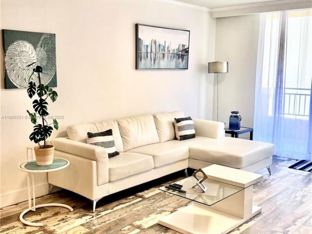 Apartment for rent  Unit #405 - photo 6151957