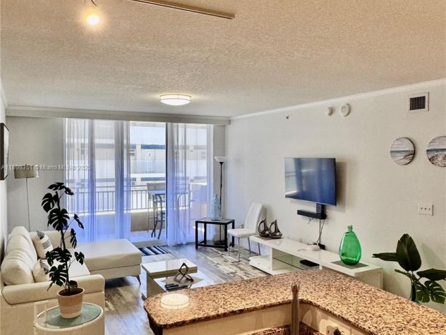 Apartment for rent  Unit #405 - photo 6151961